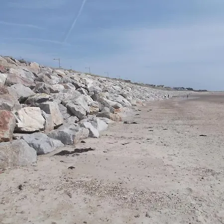 C'est Maison Bleue, Juste A Cote De La Plage... *