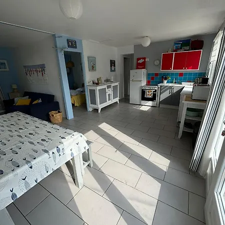 בית נופש C'est Maison Bleue, Juste A Cote De La Plage... *