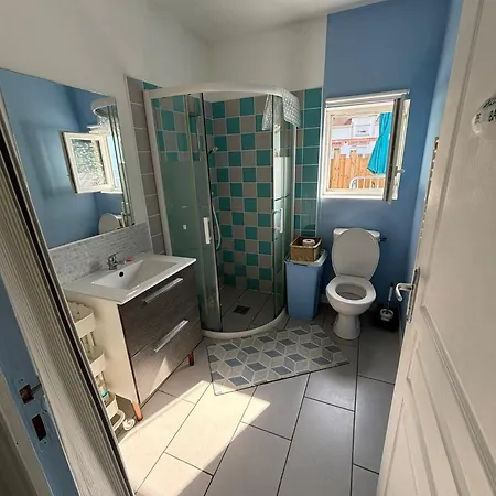 C'est Maison Bleue, Juste A Cote De La Plage... בית נופש *