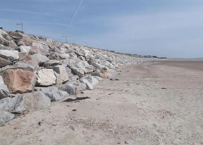 C'est Maison Bleue, Juste A Cote De La Plage... *