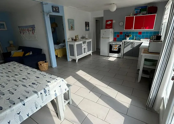 Holiday home C'est Maison Bleue, Juste A Cote De La Plage... *