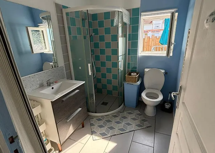 C'est Maison Bleue, Juste A Cote De La Plage... Holiday home *